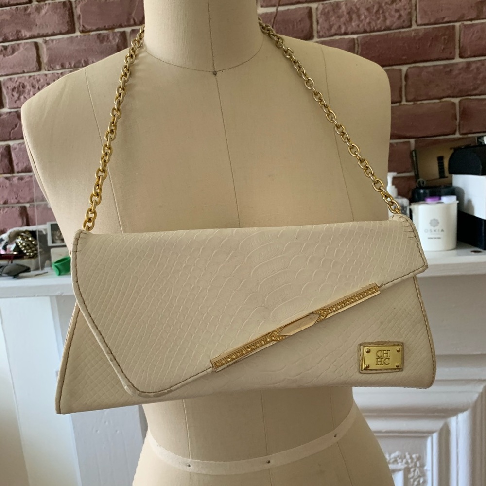 White clutch with gold chain
